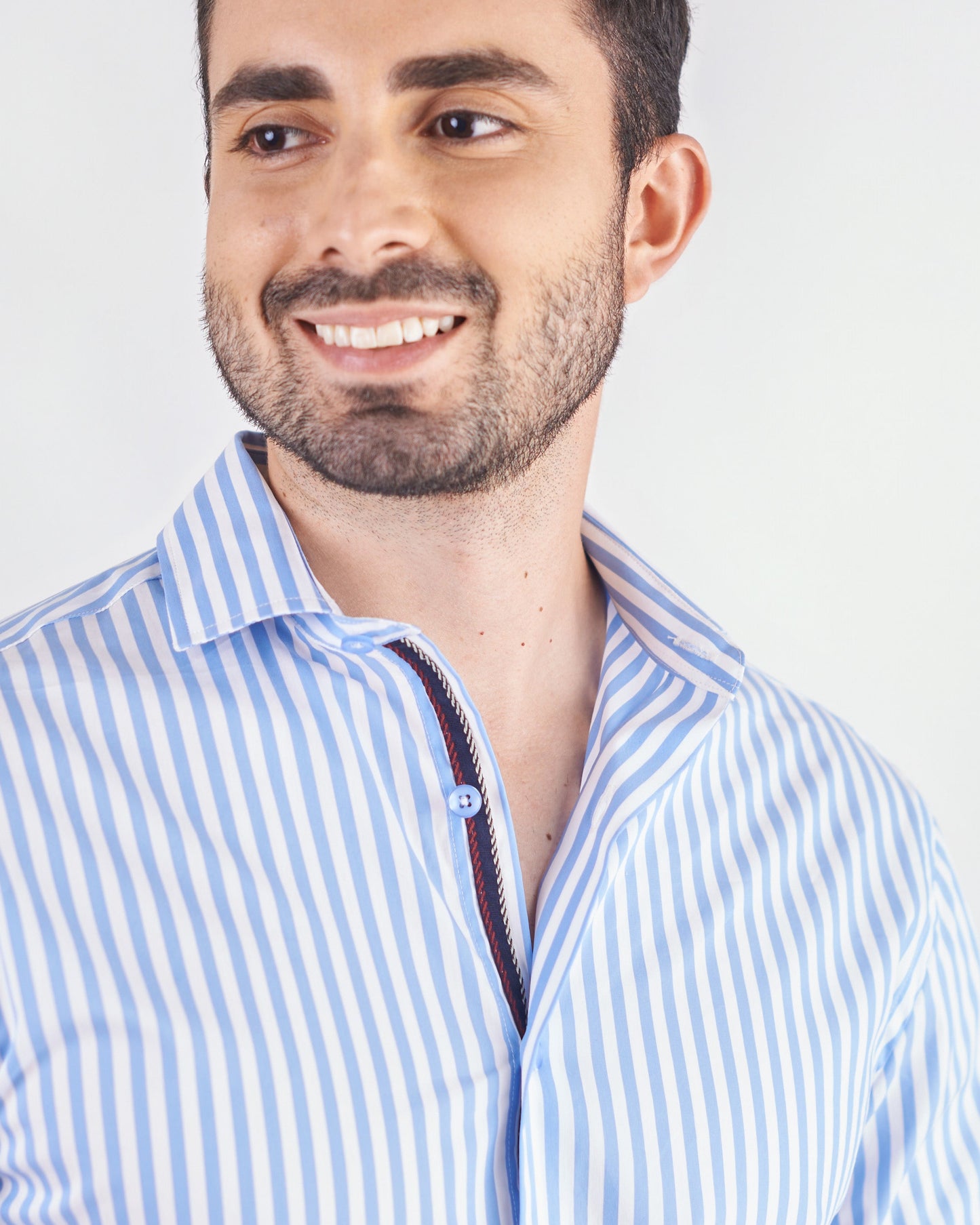 Camisa slim fit a rayas color azul claro