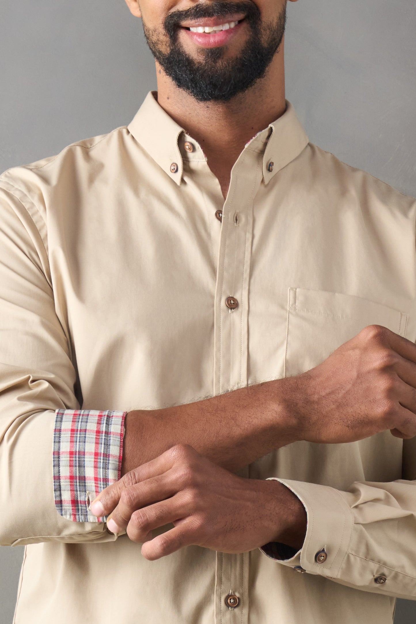 Camisa manga larga regular fit caqui