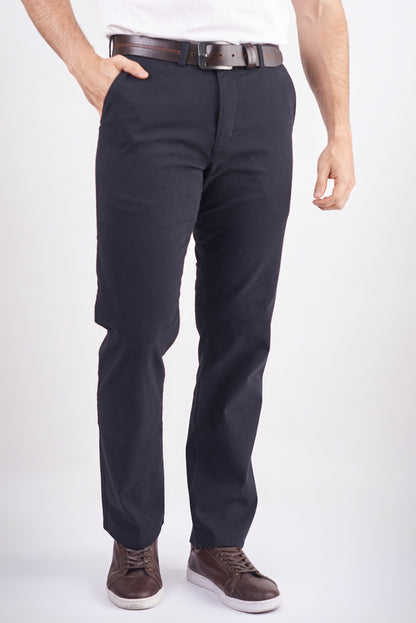 Pantalón chino regular fit color negro
