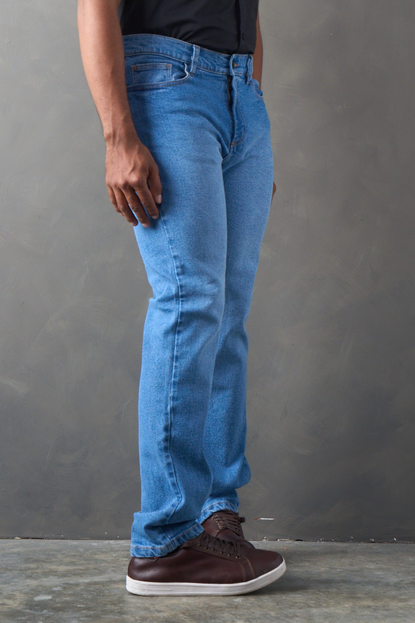 Jean slim fit índigo azul claro