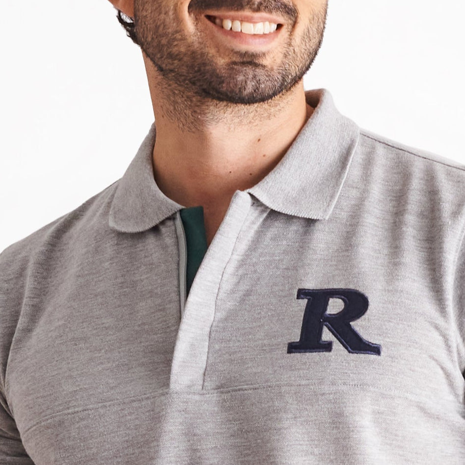 Camiseta tipo polo regular fit color gris medio