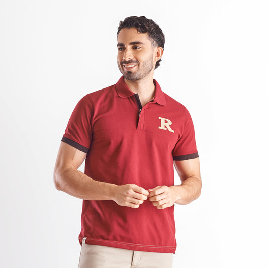 Camiseta tipo polo regular fit color vinotinto
