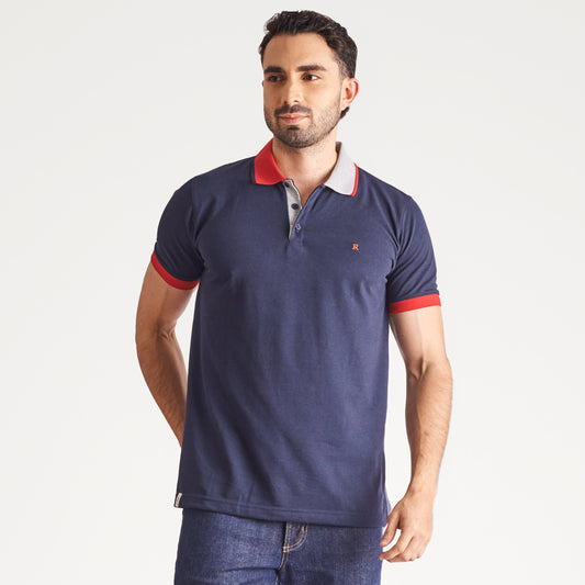 Camiseta tipo polo regular fit color azul oscuro