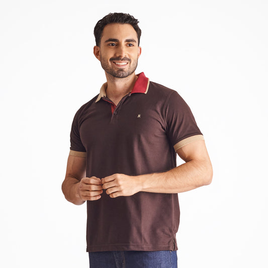 Camiseta tipo polo regular fit color café