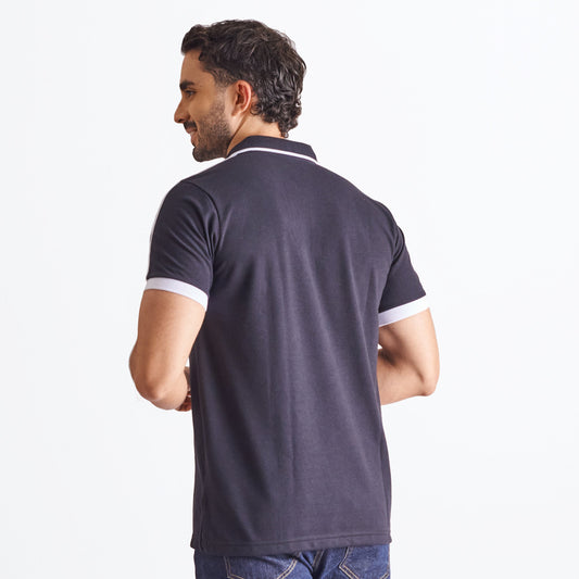 Camiseta tipo polo regular fit color negro