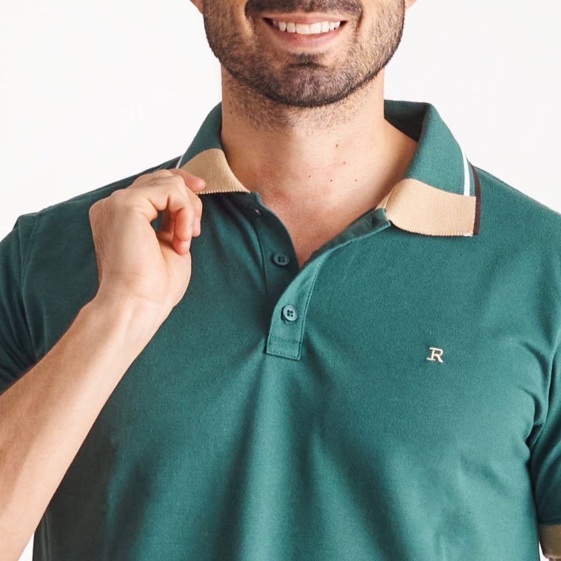 Camiseta tipo polo regular fit color verde medio