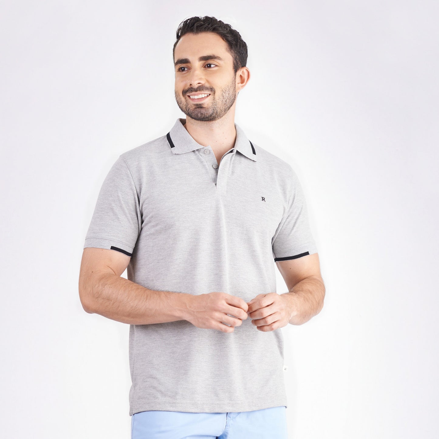 Camiseta tipo polo regular fit color gris
