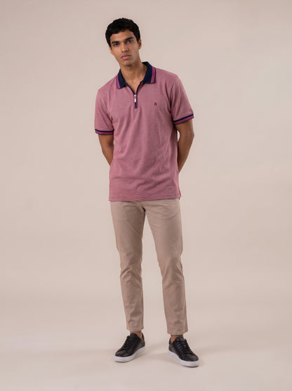 Camiseta tipo polo regular fit color rosa claro