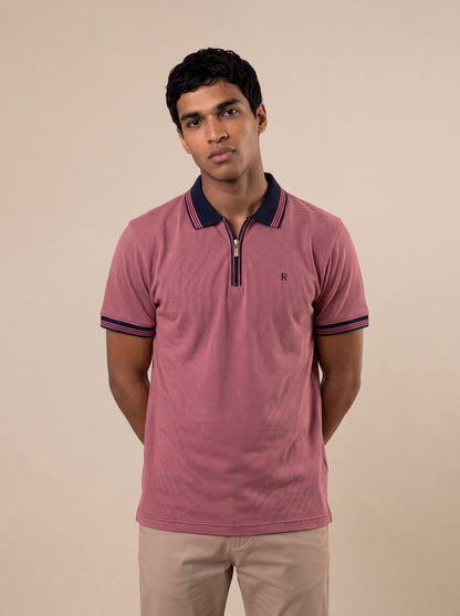 Camiseta tipo polo regular fit color rosa claro