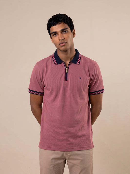Camiseta tipo polo regular fit color rosa claro