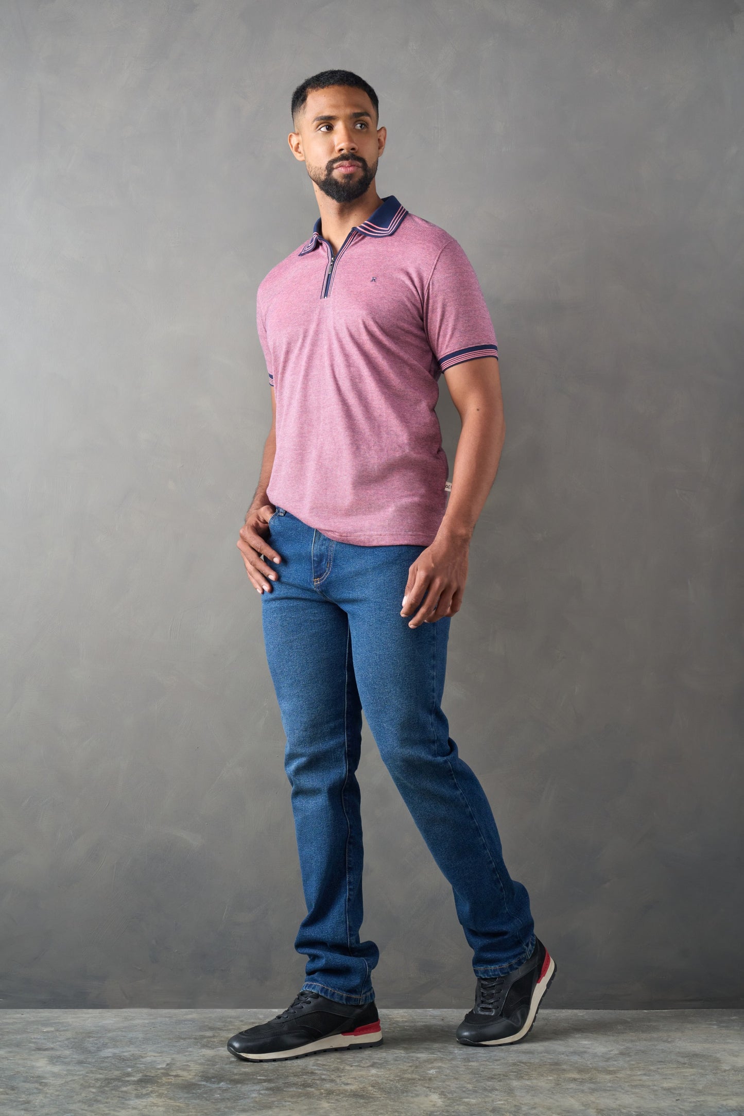 Camiseta tipo polo regular fit rosado claro