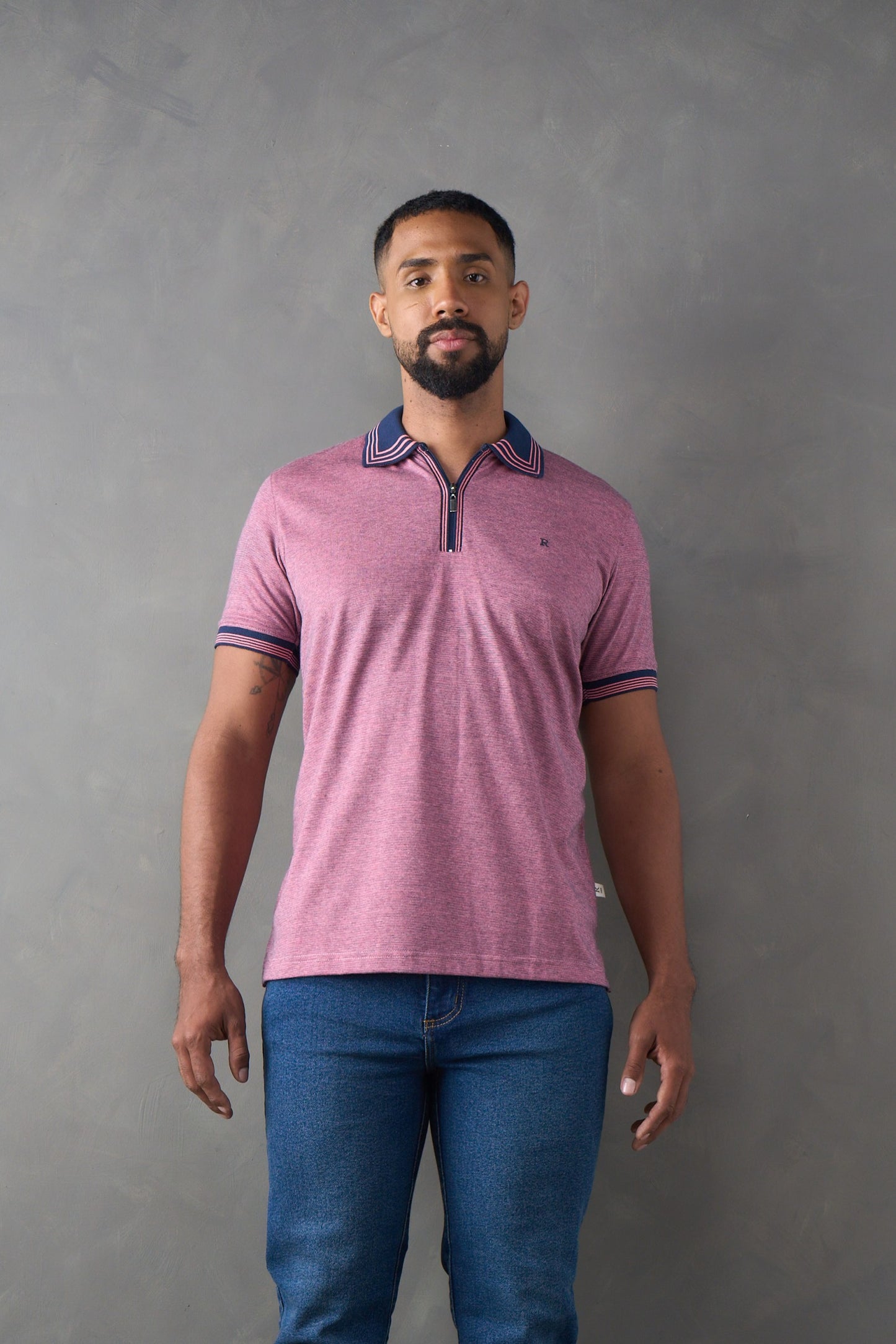 Camiseta tipo polo regular fit rosado claro