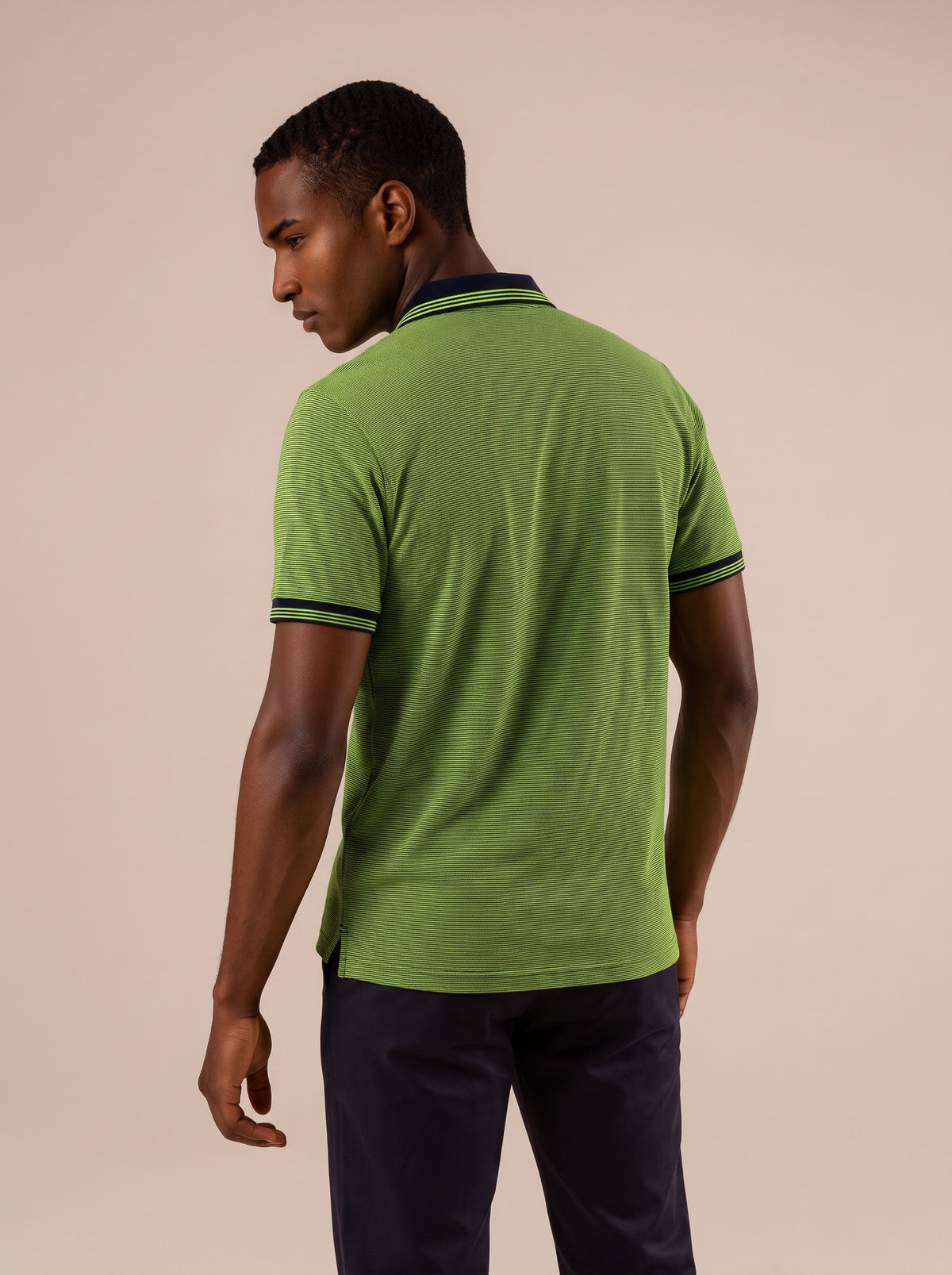 Camiseta tipo polo regular fit color verde medio