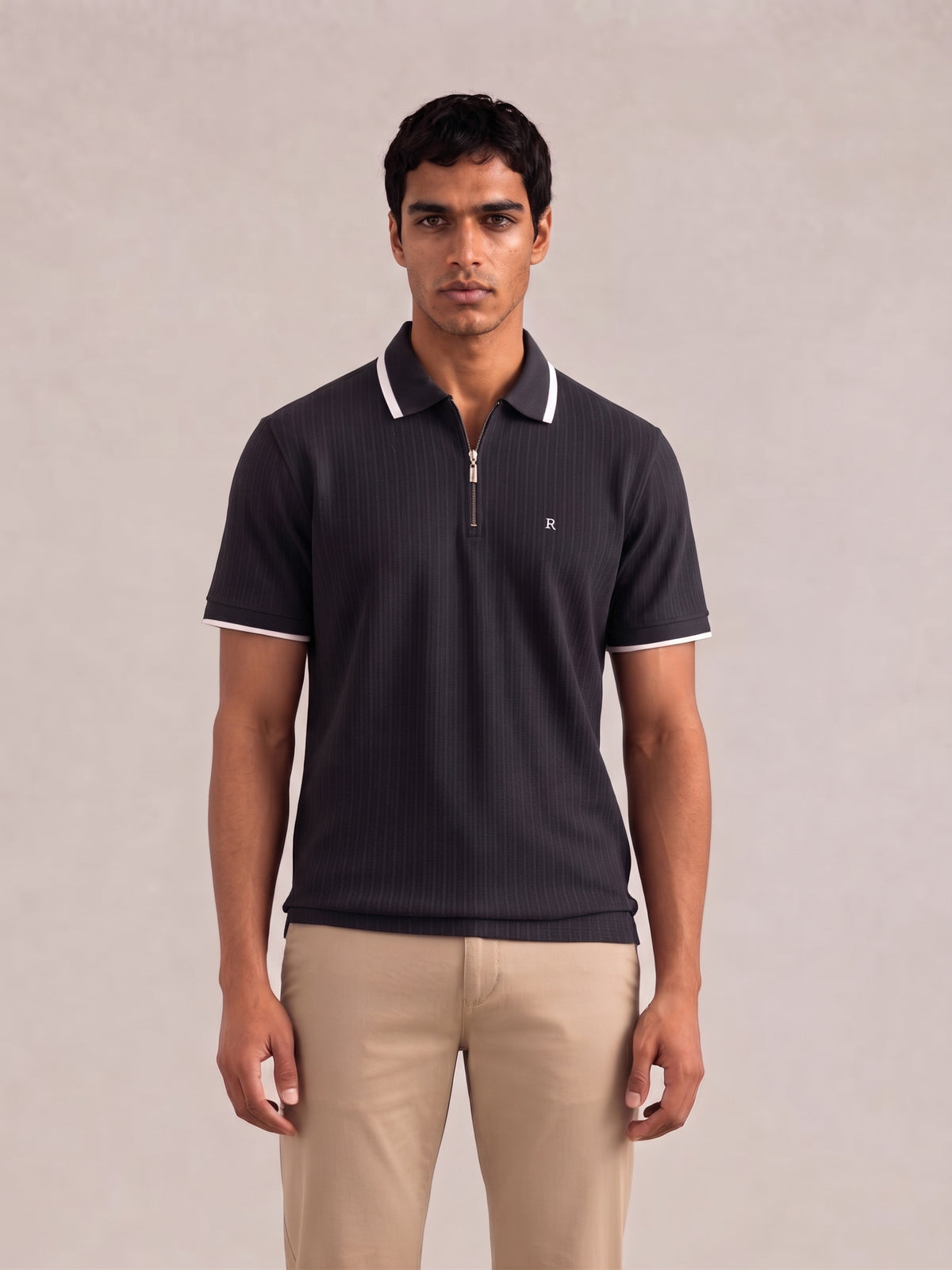 Camiseta tipo polo regular fit negro