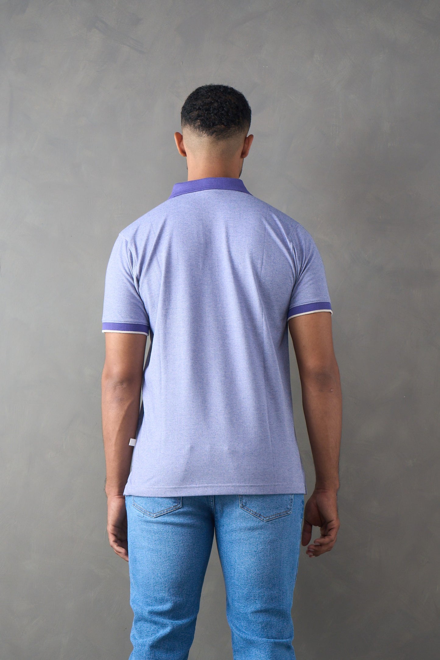 Camiseta tipo polo regular fit morado