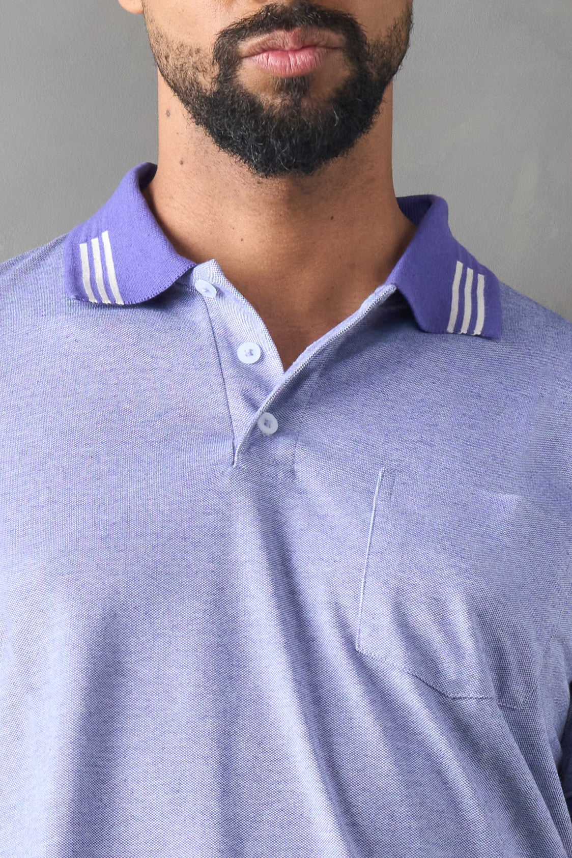 Camiseta tipo polo regular fit morado